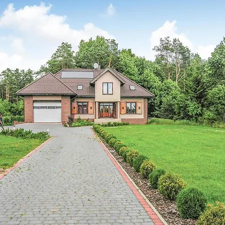 Four-bedroom Holiday In * Prostki